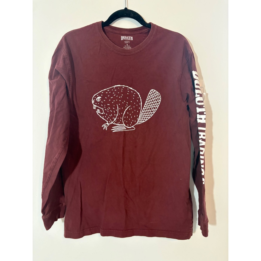 Duluth Trading Co Mens Longtail T Relaxed Fit Beaver Graphic Shirt Burgundy S
